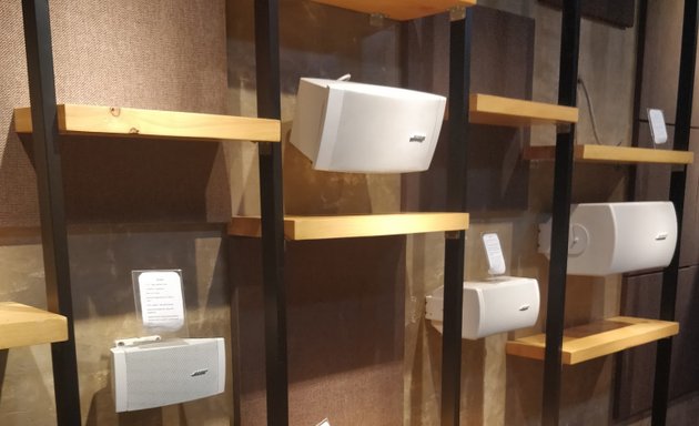 Photo of Bose Speaker Showroom
