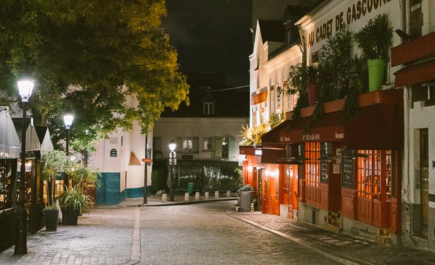 Photo de Romantic Artist Room Montmartre : Séjour insolite romantique en chambre d'hôtes de charme , idéal nuit ou voyage de noce à Montmartre Sacré coeur - Paris 18eme