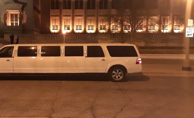 Photo of Stretch Limo Chicago - Charter Limo Service To O'hare