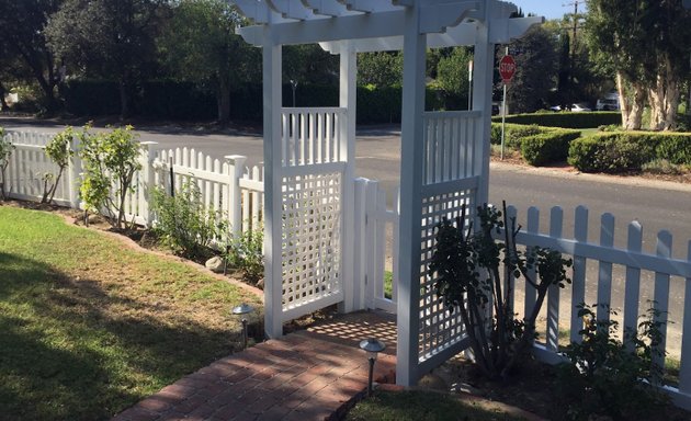 Photo of Lifetime Vinyl Fence