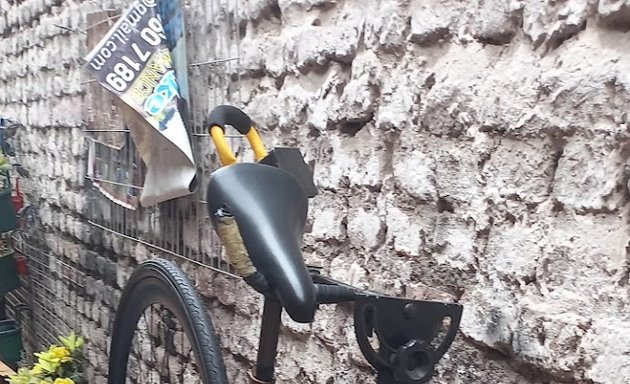 Foto de J R Bike perfomance TALLER artesanal de BICICLETAS Donde aprenderás al buen uso de la bicicleta y su mantencion