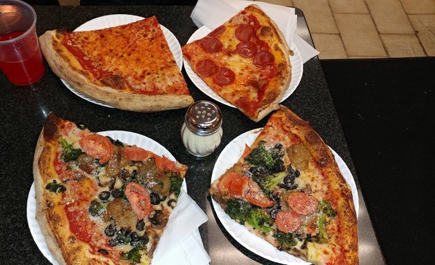 Photo of Ernesto's Pizza
