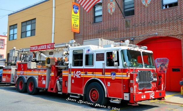 Photo of FDNY Engine 285/Ladder 142