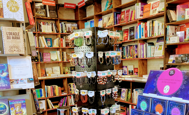 Photo de Gibert Jeune - Librairie Ésotérisme - Religions - Spiritualité