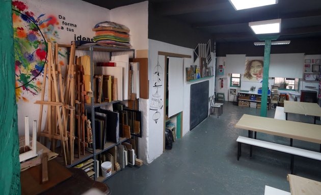 Foto de COLOREART | talleres artísticos en Bilbao| transformación y restauración de muebles