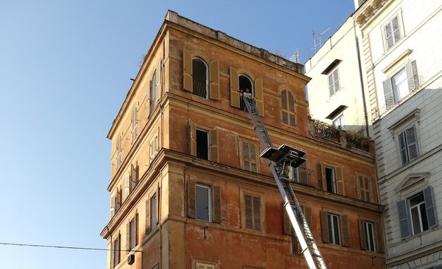 foto DHL Centro Spedizioni Roma