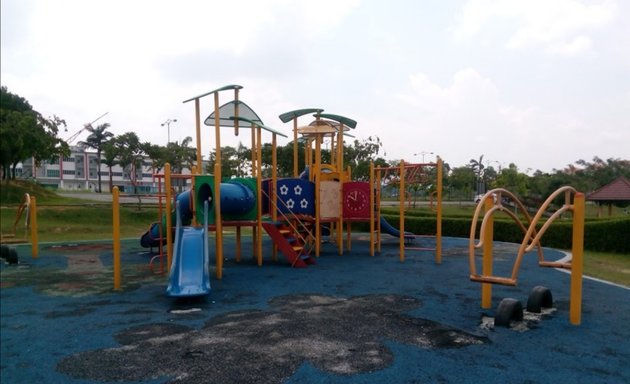 Photo of Avenue 6 Playground