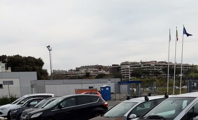 foto Area di parcheggio per automobili