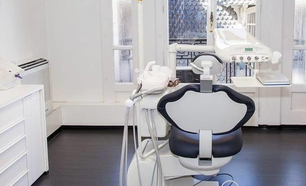 Foto von Docteur Omid Alizadeh - Dentiste Genève