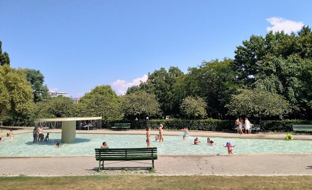 Foto von Place de jeux du parc des Franchises