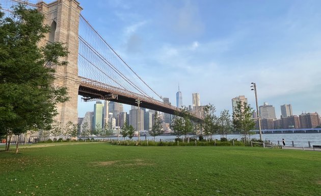 Photo of Empire Fulton Ferry