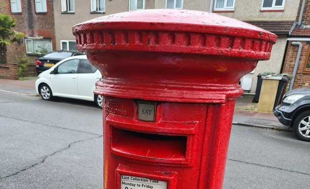 Photo of Goring Rd Post Box - Royal Mail