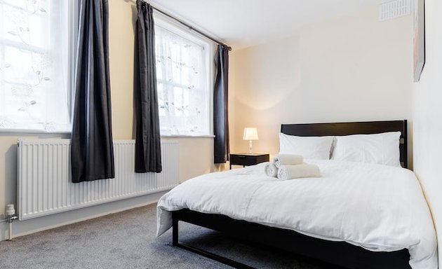 Photo of OYO Home Kings Cross-St Pancras 2 bedroom