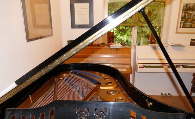 Foto von Piano Hall Klavier & Flügel Reparatur und Restauration München