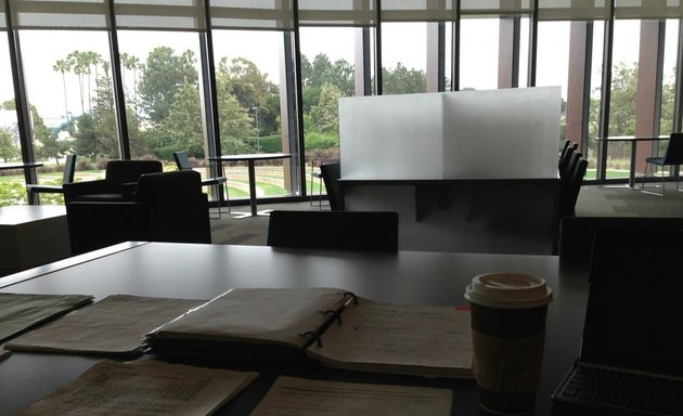 Photo of LMU Library Hannon