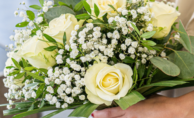 Photo de Carrément Fleurs - Fleuriste Toulouse Revel 31 - Livraison de fleurs à domicile