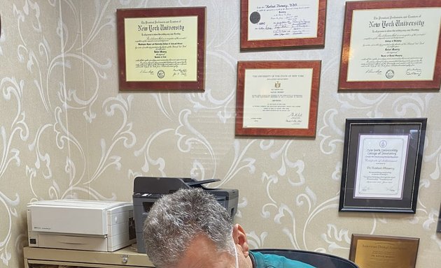 Photo of Dr. Rafael Mosery, DDS