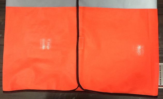 Photo of Reflective Safety Vests Wear in Mumbai