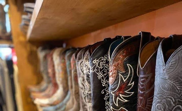 foto Texano Store stivali texani & abbigliamento western