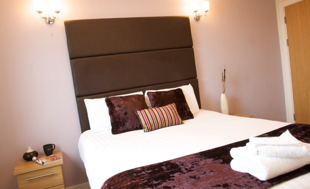 Photo of Roomzzz Aparthotel Leeds Headingley