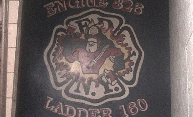 Photo of FDNY Engine 326/Ladder 160/Battalion 53