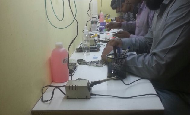 Photo of Global Technology Institute of Mobile Repairing Course