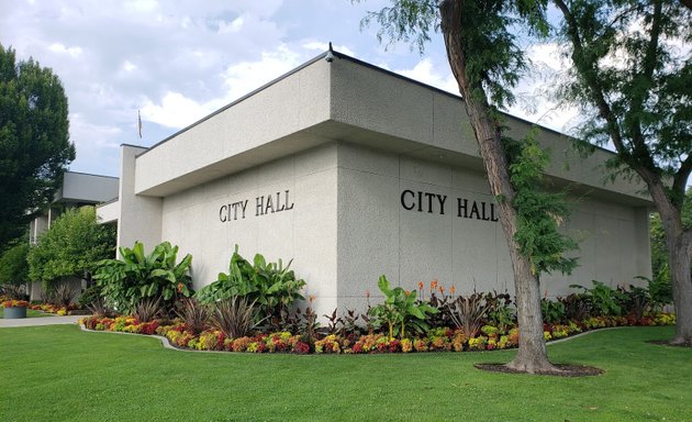 Photo of Kelowna City Hall