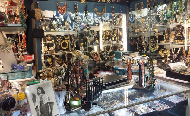 Photo of Bijoux de Fantaisie d'Epoque