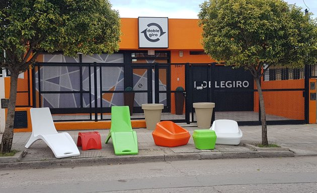 Foto de DOBLEGIRO - Mobiliario y objetos luminosos para interior y exterior