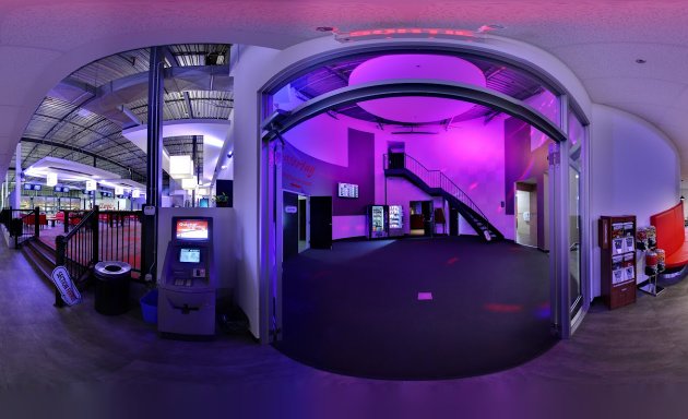 Photo of BoulZeye - Lasertag, Quilles, Réalité Virtuelle, Arcades, Jeux d'évasion, Resto-Pub
