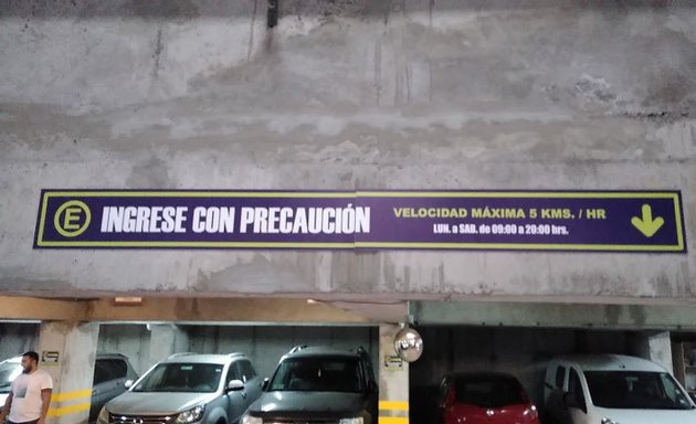 Foto de Estacionamiento Gadiel