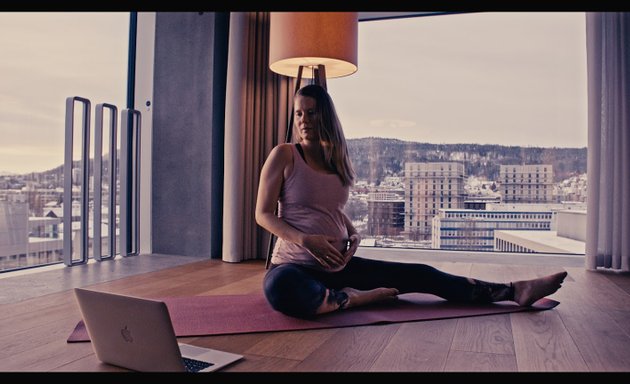 Foto von MAMIMOVES | Online Schwangerschaftsyoga & Rückbildungsyoga