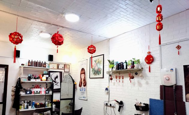 Photo of Meng Lee Saloon
