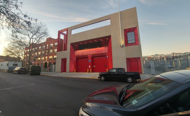 Photo of FDNY Rescue 2