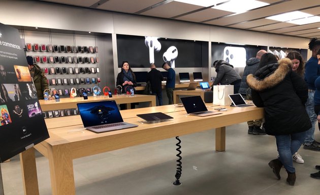 Photo of Apple Carrefour Laval