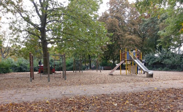 Foto von Öffentlicher Kinderspielplatz