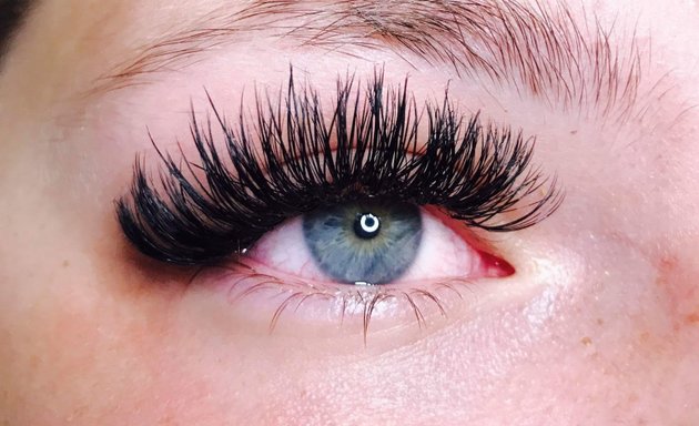 Photo of Anna Hoang’s eyelash extension