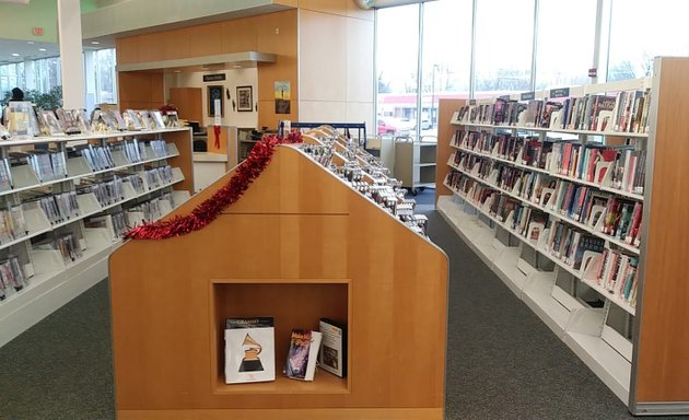 Photo of Indianapolis Public Library - East 38th Street Branch