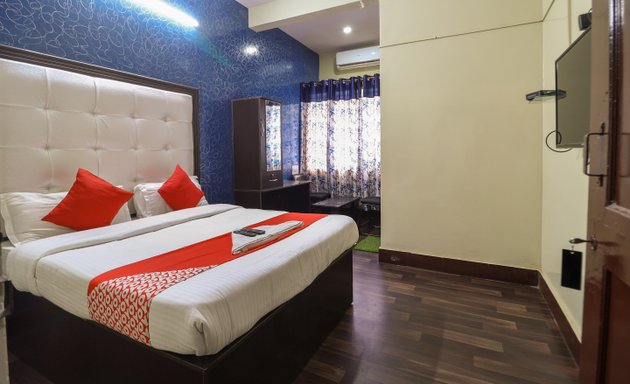 Photo of OYO 49249 Pavithraa Deluxe Suites