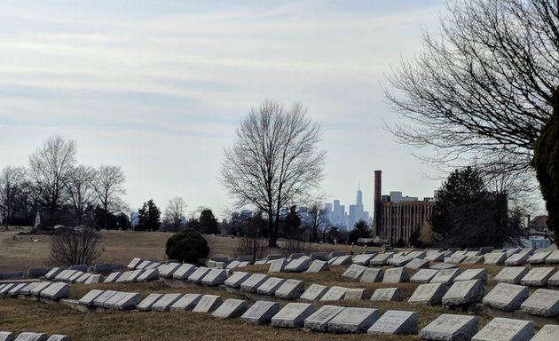 Photo of Piet Mondrian Gravesite