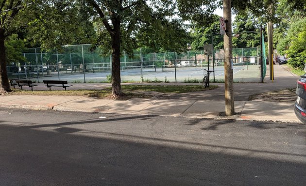 Photo of Parc Jacques-Viger tennis courts