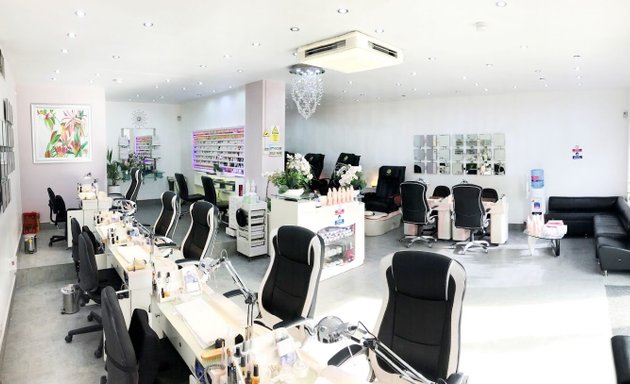 Photo of Modern Touch Farnworth