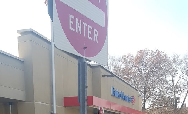 Photo of Bank of America (with Drive-thru services)