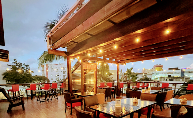 Foto de Lakasa Roof Restaurant & bar