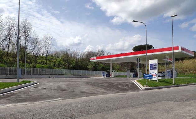 foto Stazione di rifornimento Esso