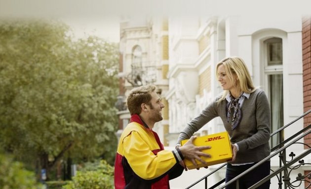 Photo of DHL Express Service Point (Newslink Canary Wharf)