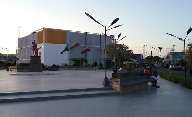 Foto de Plaza Bolívar del Oeste