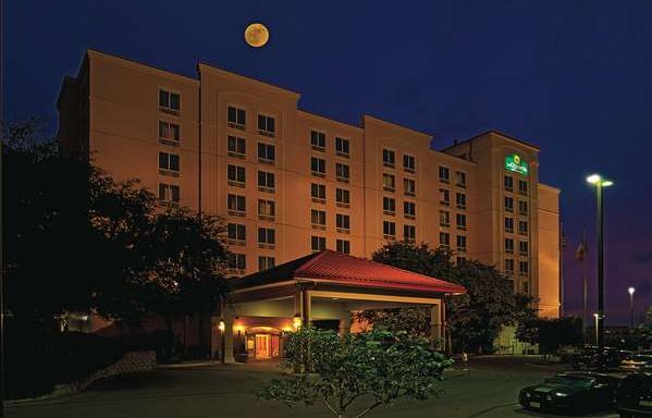 Photo of La Quinta Inn & Suites by Wyndham San Antonio Medical Ctr NW