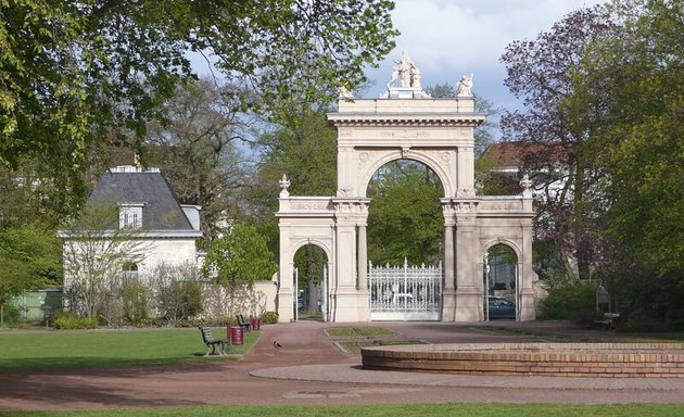 Foto von Taxistand mit Rufsäule