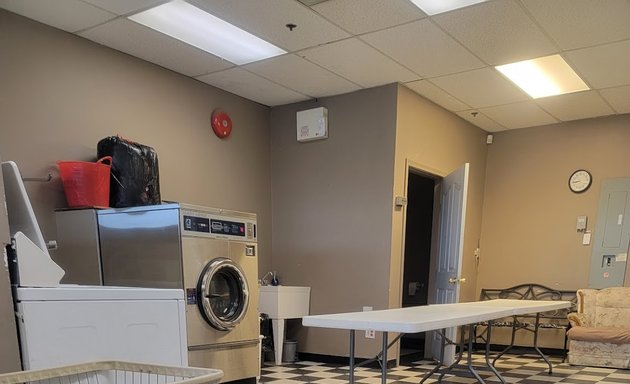 Photo of Ellwood Laundromat
